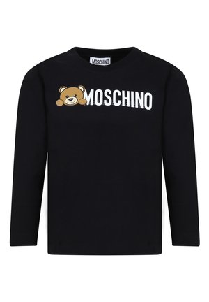 Sort langærmet skjorte lavet af bomuld, med en tegneseriebjørn grafik og "MOSCHINO" logo i hvid tværs over brystet.