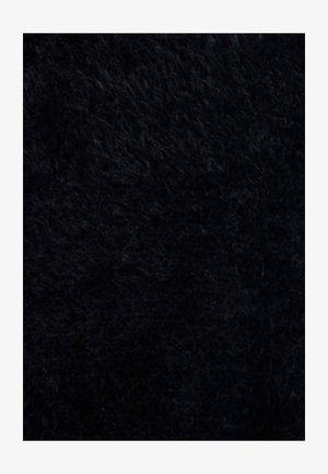 Zwart gestructureerd stof met een zachte, pluizige oppervlakte, met een uniforme donkere kleur en lichte variaties in schaduwen.
