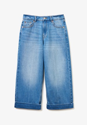 Hellblaue Jeans mit weitem Bein, umgeschlagenen Säumen, vorderem Knopf- und Reißverschluss und Fünf-Taschen-Design.