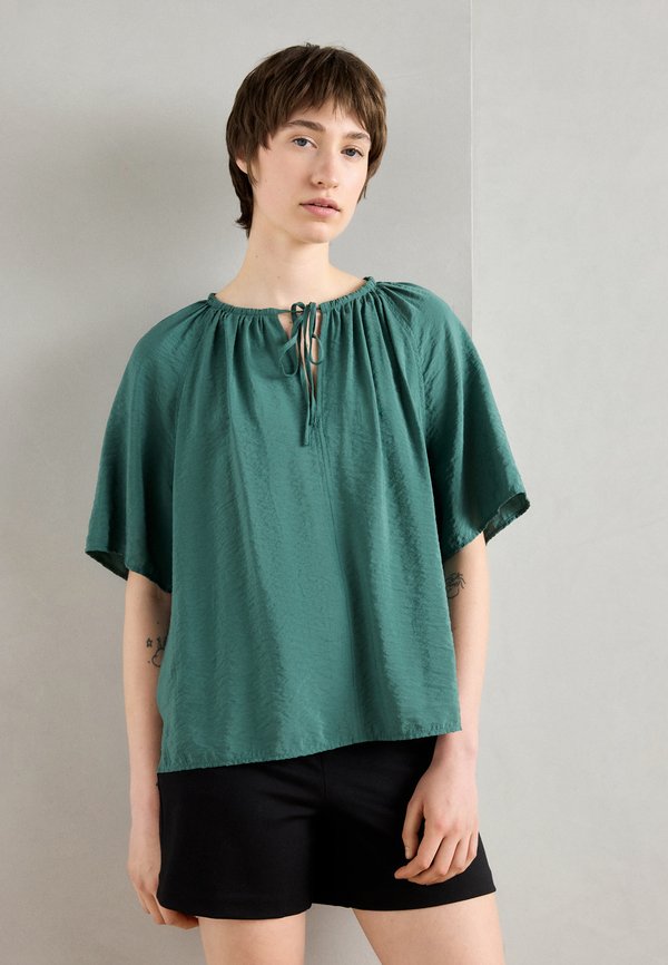 BLOUSE ROUND NECK WITH DRAWSTRING AND GATHERING SOLID - Blouse - summer pine