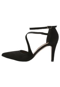 Černý semišový vysoký podpatek se špičatou špičkou, kotníkovým pásem a vyřezávaným bočním detailem. Vyznačuje se zúženým stiletto podpatkem.