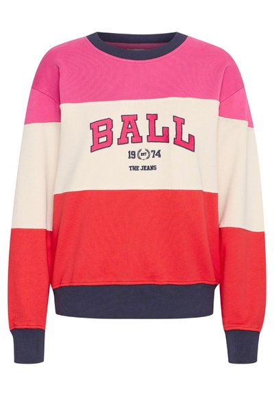 Fargeblokket sweatshirt med rosa, kremfargede og røde striper. Framsiden viser "BALL 1974" logo med marineblå detaljer. Ribbede halslinning og mansjetter.