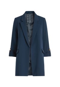 Blazer azul marino con solapa tipo notched, mangas de tres cuartos y detalles en botones dorados. Con cierre abierto y un forro interior suave y ligero.