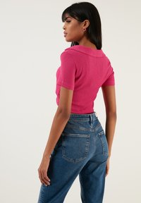 LELA SLIM FIT - Blúzka - fuchsia