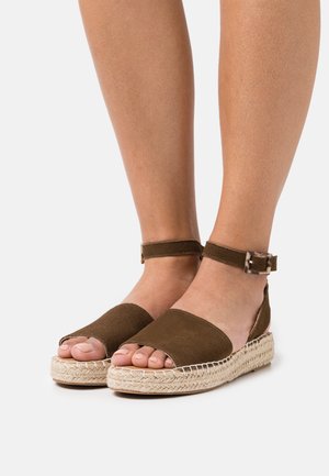 CLARA - Sandalias - brown