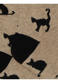 Calze beige con motivo di gatti neri; texture a costine; punte e talloni rinforzati; tessuto morbido; vestibilità comoda; design casual.