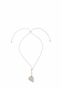 Collier pendentif en argent avec un design en forme de peigne, suspendu à un cordon fin et ajustable. Présente une finition polie et deux perles coulissantes rondes.