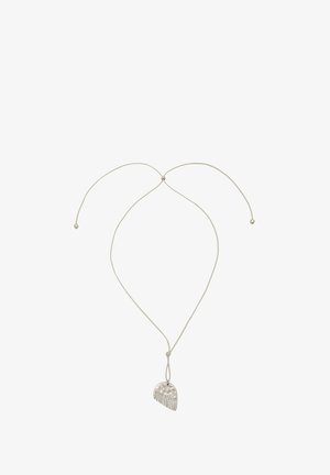 Collier pendentif en argent avec un design en forme de peigne, suspendu à un cordon fin et ajustable. Présente une finition polie et deux perles coulissantes rondes.