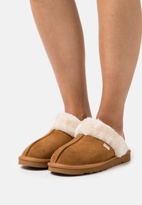 s.Oliver Slippers - tan