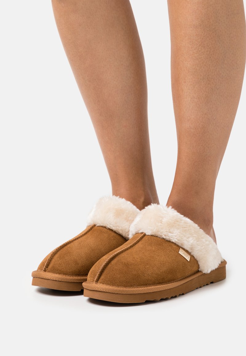 s.Oliver Slippers - tan