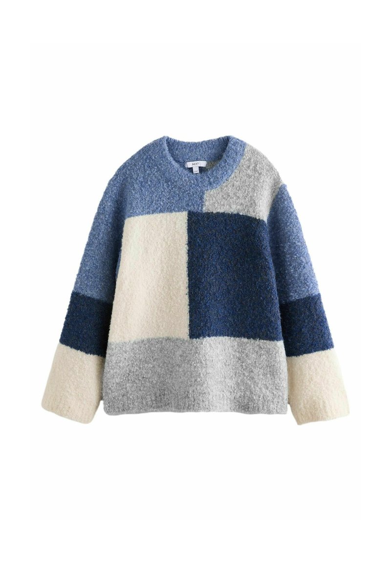 Pull moelleux à col rond, présentant un motif géométrique dans des nuances de bleu, gris et crème ; texture douce et manches longues.