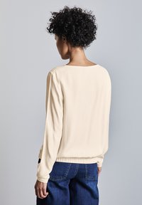 Street One MIT GERAFFTEM SAUM - Bluse - weiß