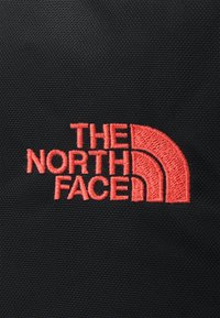 The North Face BASE CAMP VOYAGER DUFFEL 62L UNISEX - Borsa per lo sport - asphalt grey-radiant orange