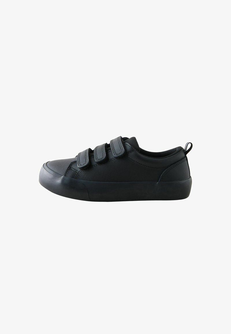 Sort lavtop sneaker med tre velcro stropper og en trækstrop på hælen, vist på en hvid baggrund.
