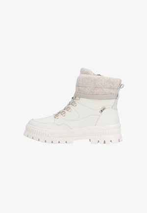 Weißer Leder-Stiefelette mit Kunstfellkragen, Metallösen und dicker Gummisohle mit strukturiertem Muster für besseren Halt.