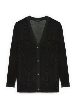 Černý dlouhý cardigan s dlouhým rukávem, svislými volánovými pruhy a pěti dekorativními zlatými knoflíky na přední straně.