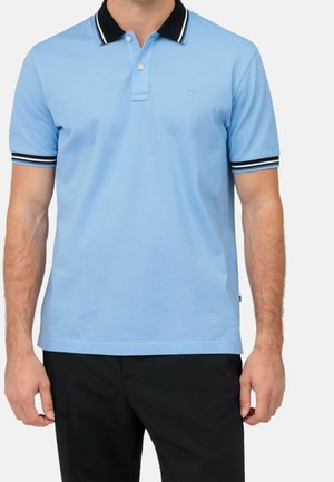 Lichtblauw poloshirt van katoen, met een zwarte kraag met witte strepen en bijpassende mouwboorden, knoopsluiting bij de hals.
