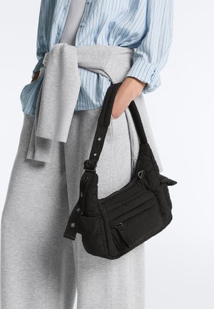 OYSHO, MINI BAG WITH MAXI POCKETS - Kabelka - black