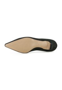Tacchi alti in suede nero con punta affusolata e suola in gomma nude liscia. Presenta una texture minimale sulla parte superiore e un profilo elegante.