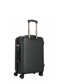 Valise rigide noire avec motif gaufré, poignée rétractable, quatre roues et fermeture éclaire sur le côté. Dispose d'accents en métal doré.