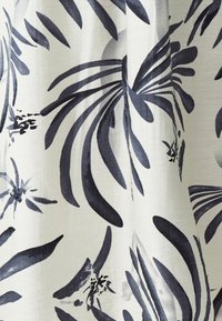 Unselected, black floral