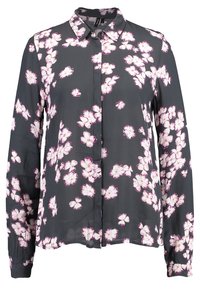 Blouse noire à manches longues avec un motif floral en nuances de rose et blanc, dotée d'une fermeture boutonnée sur le devant et d'un col classique.