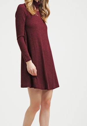 Neulemekko - dark red