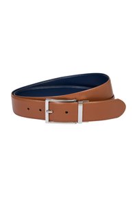 Cinturón de cuero marrón claro con una textura suave, que presenta una hebilla rectangular plateada y un lado inferior azul, exhibiendo múltiples orificios de ajuste.