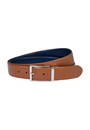 Cinturón de cuero marrón claro con una textura suave, que presenta una hebilla rectangular plateada y un lado inferior azul, exhibiendo múltiples orificios de ajuste.