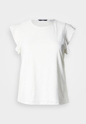 Hvid bluse med korte ærmer i øjletsstof med diamantmønster og flæseærmer, vist mod en ensfarvet baggrund.