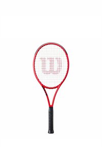Rode tennisracket met een ronde kop, witte snaren en een zwart handvat. Heeft een opvallend "Wilson" logo in het midden van de snaren.