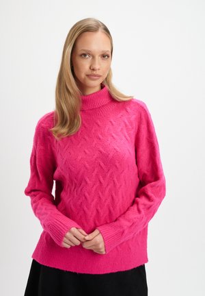Jasnoróżowy sweter z dzianiny o fakturowanym wzorze w warkocze, wysoka szyja i lekko oversize'owe rękawy. Prążkowane mankiety oraz dolny brzeg.