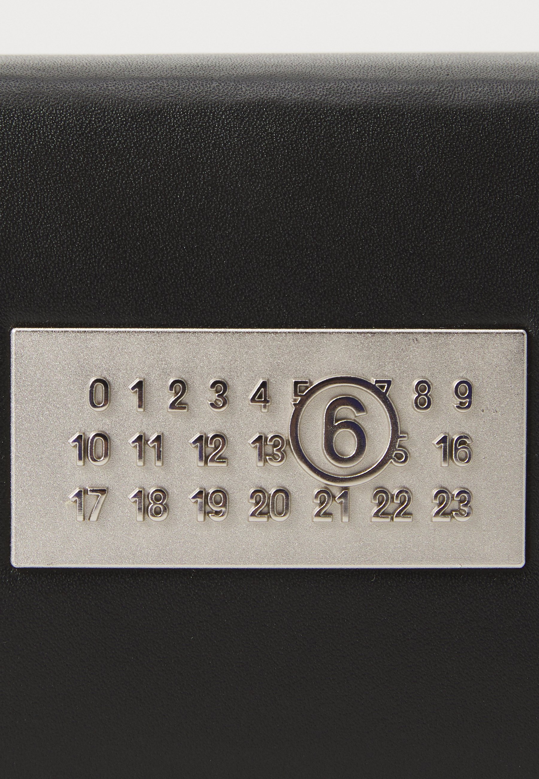 【関税＆送料込み】Mm6 Maison Margiela Numeric Logo Wallet MM6 MAISON MARGIELA | Numeric Logo Embossed Leather Trifold