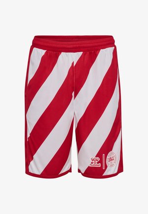 Czerwono-białe, ukośnie paskowane krótkie spodenki sportowe z elastycznym pasem, logo Hummel i emblemą Duńskiego Związku Piłki Nożnej na prawej nogawce.