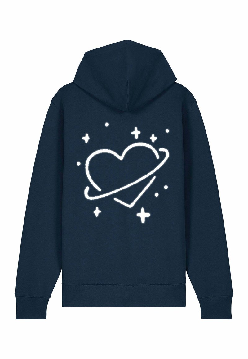 Felpa blu navy con una grafica di un cuore bianco e un pianeta sul retro, caratterizzata da stelle e luccichii; realizzata in tessuto morbido e strutturato.