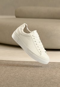 Non sélectionné, white
