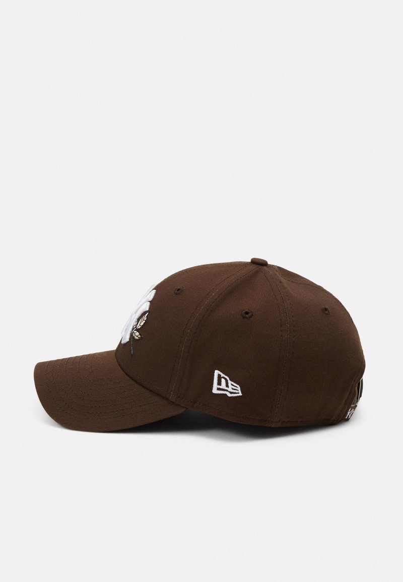 New Era NEUTRAL ROSE 9FORTY UNISEX - Cap - walnut/braun - Zalando.de
