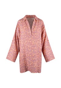 Leopardprint top met een kraag, lange mouwen en een losse pasvorm. De stof heeft roze en oranje tinten met donkere accenten.