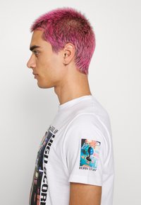 Brave Soul T-shirt estampada - optic white/multicolour