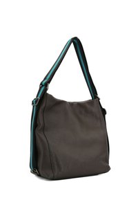 Borsa a tracolla in pelle marrone con superficie strutturata, dotata di una cinghia a righe nera e turchese e di una forma morbida e slouchy.