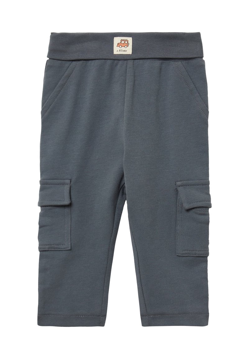 Grijze katoenen cargobroek met een elastische tailleband, voorzien van twee zijzakken en twee cargozakken op de benen. Stikdetails zichtbaar.