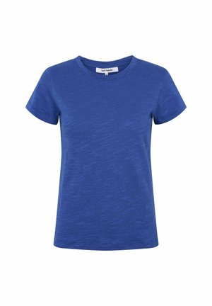Zils īsroku T-krekls no mīksta auduma. Tajā ir apaļa kakla izgriezums un gluda tekstūra ar smalku raibu rakstu.