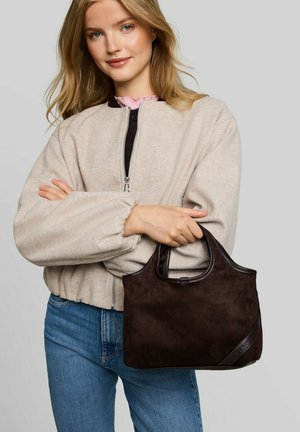 TOM TAILOR DENIM, TOM TAILOR DENIM BAGS TTLIDORA S SHOPPER MIT LOGO-BADGE - Handtas - dark brown