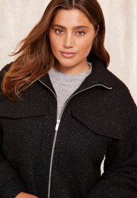 Curves Like These ZIP UP - REGULAR FIT - Giacca invernale - black