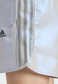 adidas Originals SUPERNOVA - Shorts - halo silver
