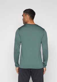 Nike Performance TEE RESET - Langærmet T-shirt - vintage green/matte silver