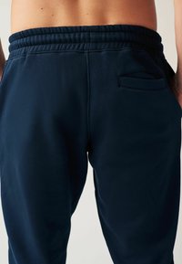 Next JOGGERS REGULAR FIT - Treniņtērpa apakšdaļas - navy