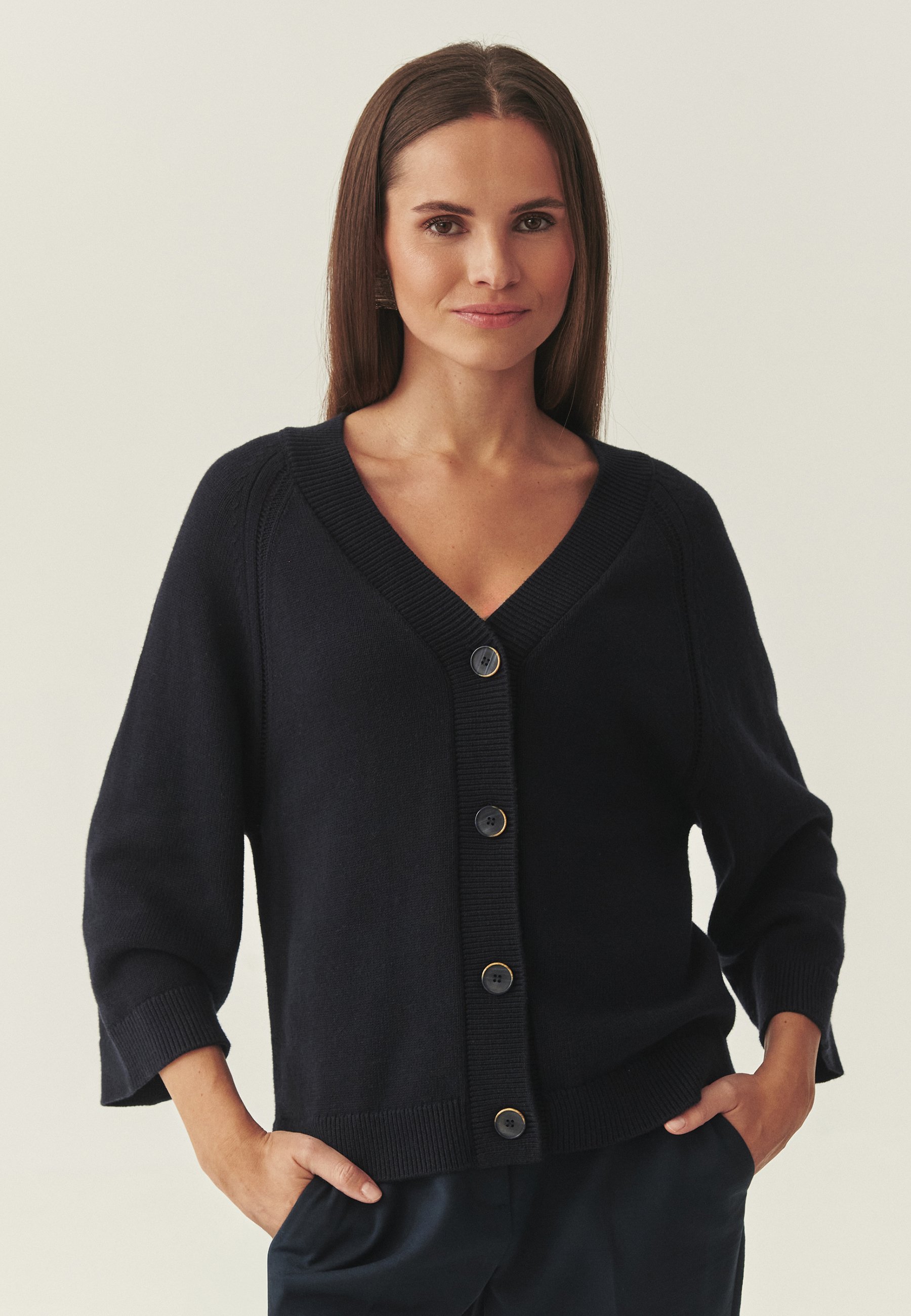 Maglione Donna Leggero Con Bottoni - Girocollo A Maniche Lunghe, Tessuto Misto Rayon, Design Con Spacco E Orlo Curvo, Taglie Regolari