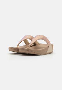 Infradito color sabbia con cinturini texturizzati di un leggero rosa brillante e una suola ammortizzata. Presenta un tacco leggermente elevato per il comfort.
