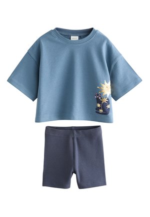 Next, REGULAR FIT - SHORT SLEEVE T-SHIRT AND SHORTS SET . - Shorts - blue
